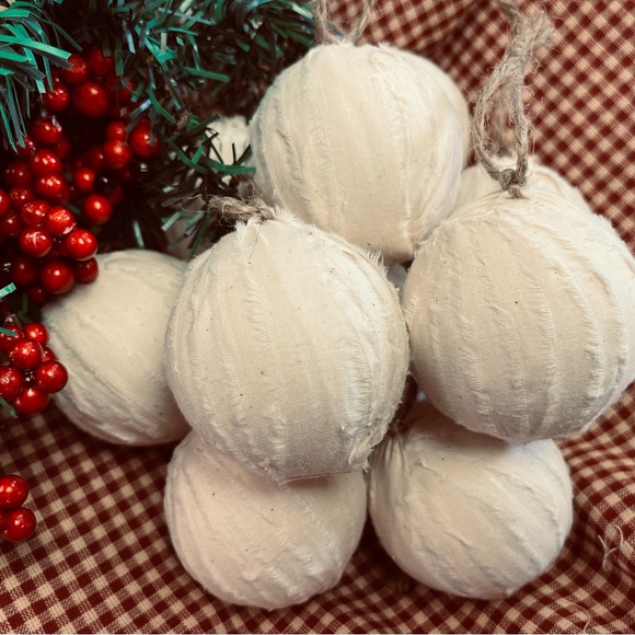 10 Primitive SNOWBALL RAG BALLS Christmas Ornaments farmhouse handmade decor - Picture 2 of 12